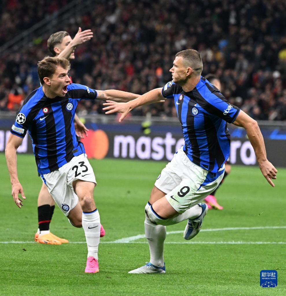 巴黎人报：萨福诺夫四场仅失三球，大巴黎一门之争已经白热化（巴黎人报：萨福诺夫四战仅丢3球，巴黎门将一号位竞争进入白热期）