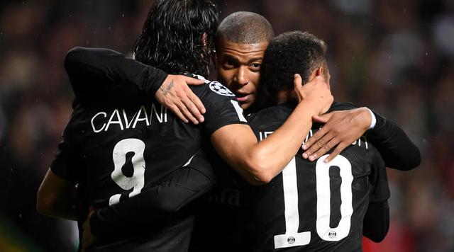 葡萄牙2026客场球衣谍照曝光，V字纹路寓意超级英雄（葡萄牙2026客场球衣疑现身，V形纹设计致敬超级英雄）