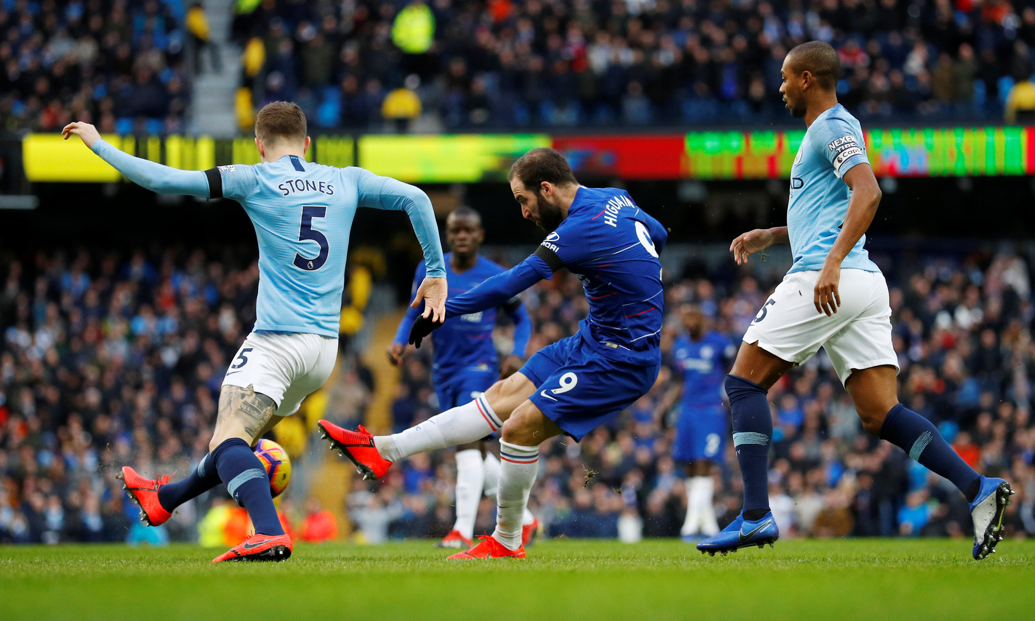 请不要在文艺演出中插播世界杯抽签