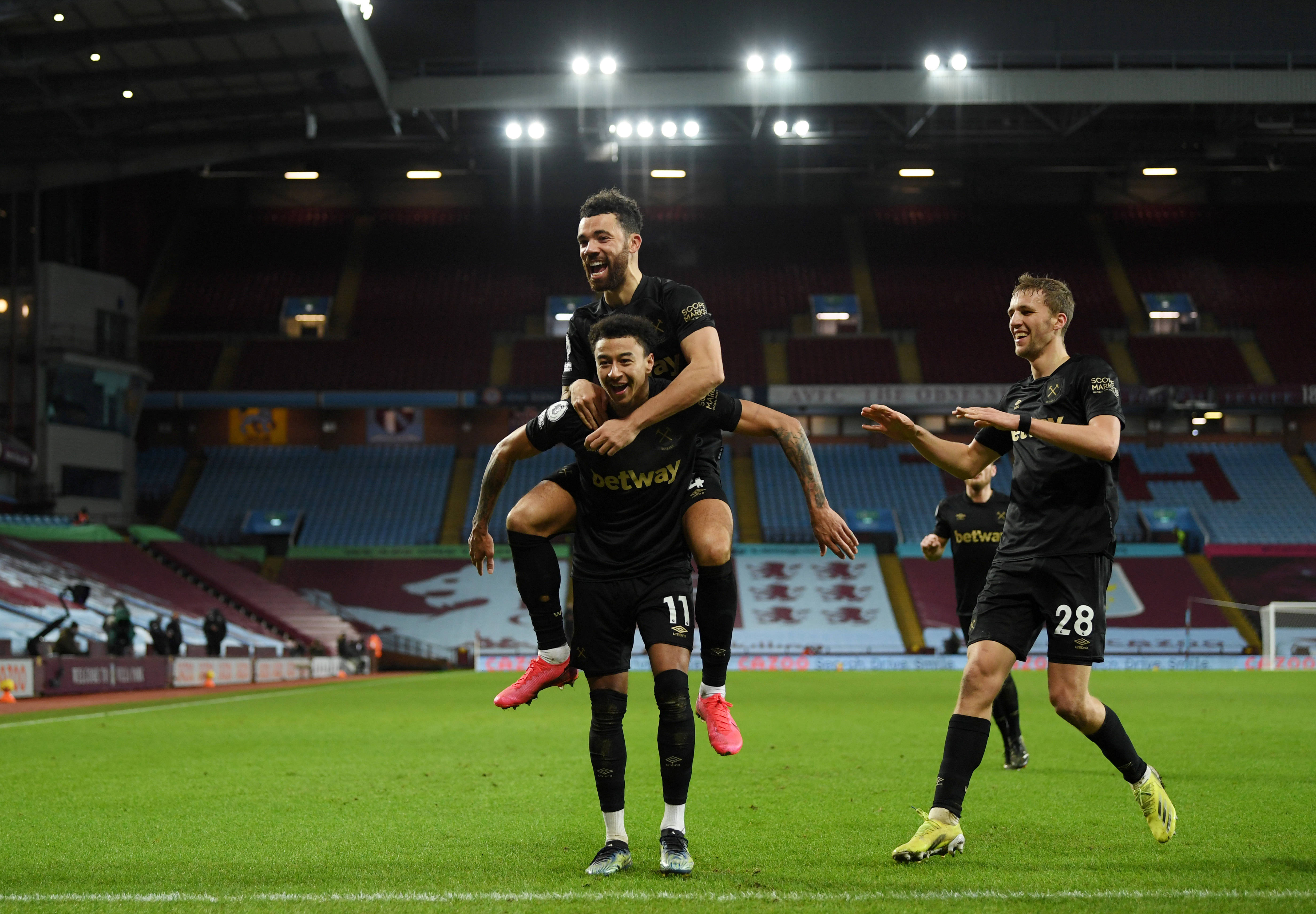 队报：罗马有意冬窗签恩博洛，已经与球员接触了解情况