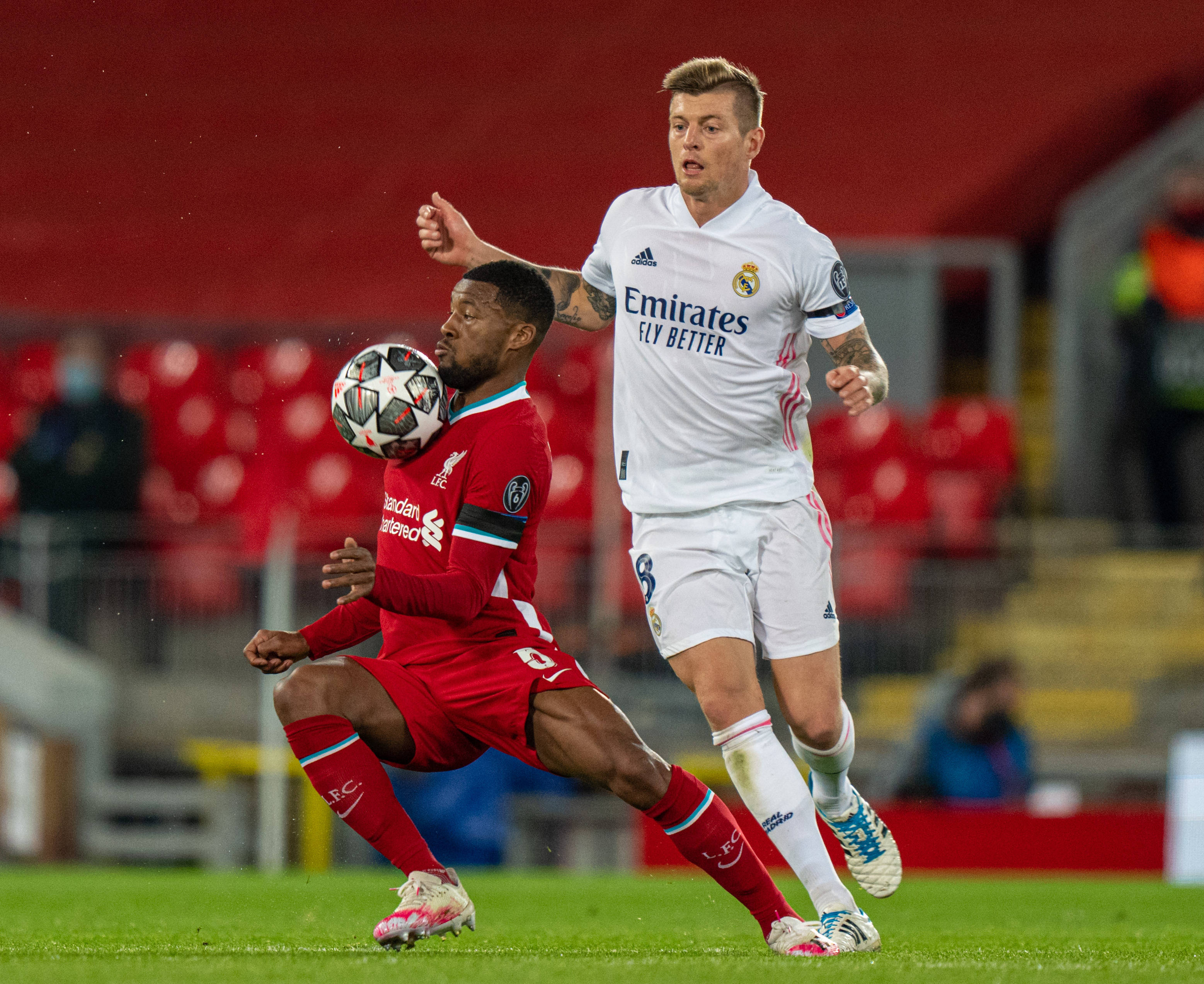 王岚嵚三分球如雨后春笋（王岚嵚三分雨点般命中）