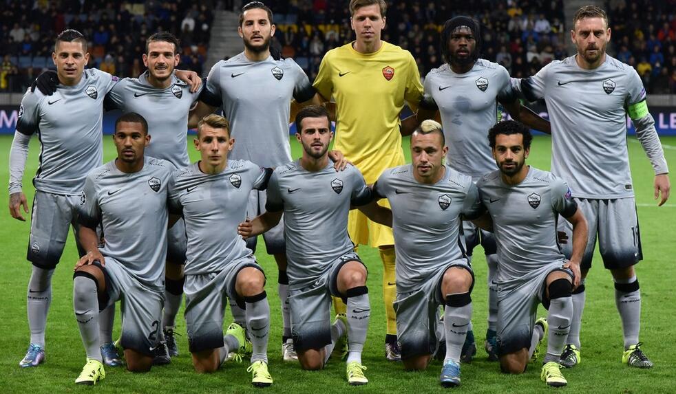 2015年5月：国民队谢泽尔对阵海盗队投出准完美比赛（最后一人触身球）。