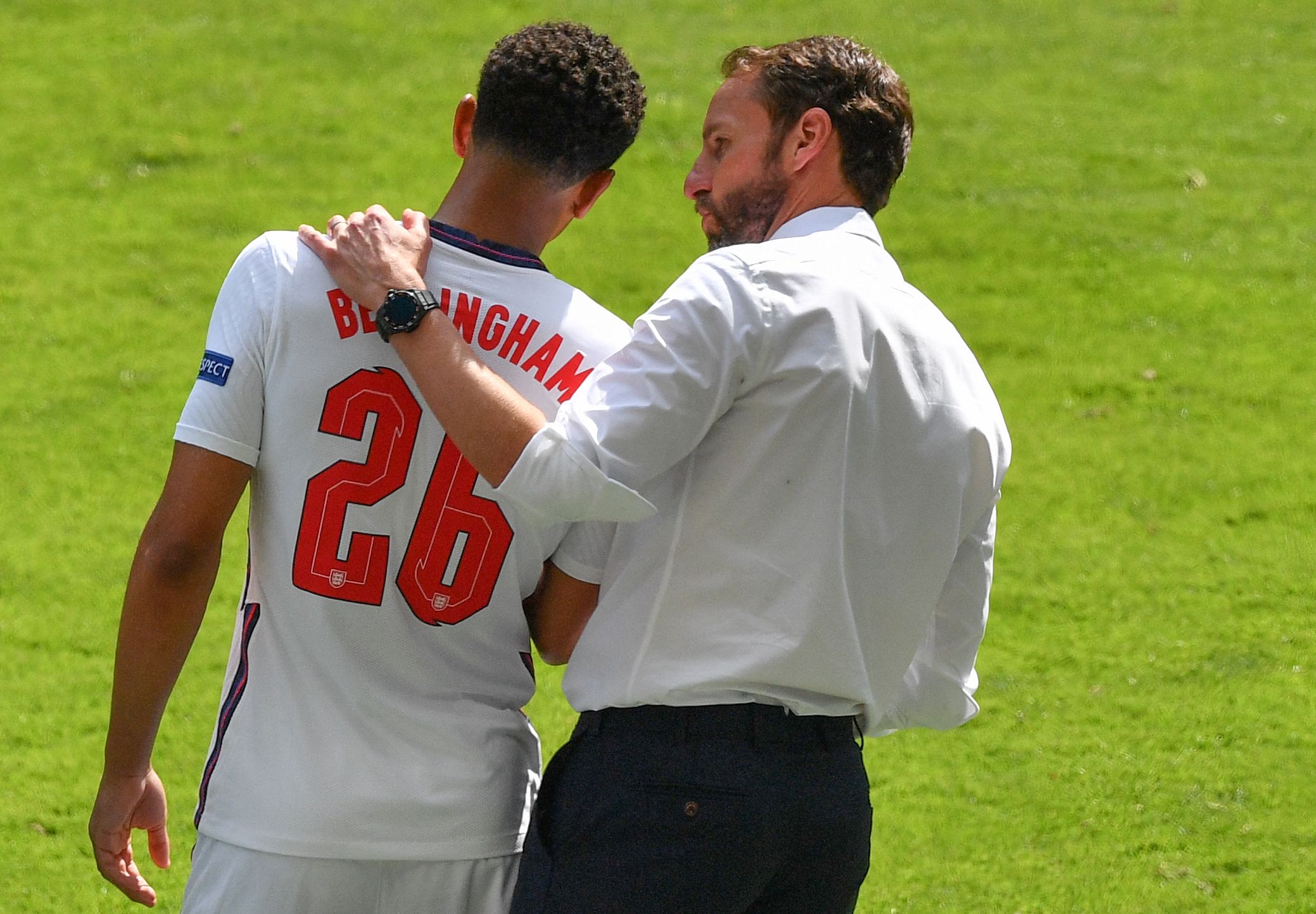 德甲半场：努萨禁区内倒地未判，门兴0-0莱比锡（德甲半场战报：努萨禁区内倒地未判罚，门兴暂0-0莱比锡）