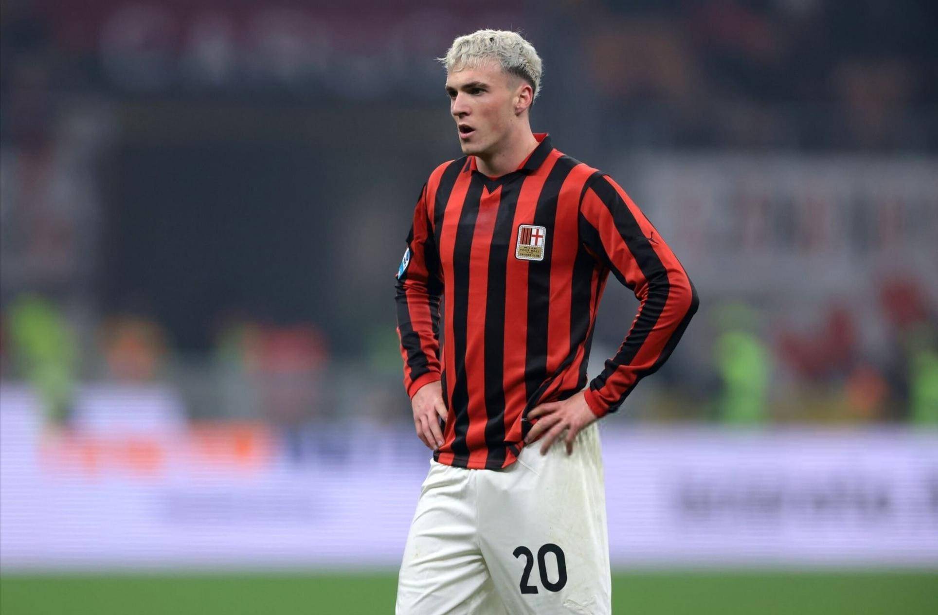 德甲战报：伯克特双响，卡明斯基闪击，法兰克福4-3险胜科隆（德甲焦点战：伯克特梅开二度，卡明斯基闪电破门，法兰克福4-3险胜科隆）