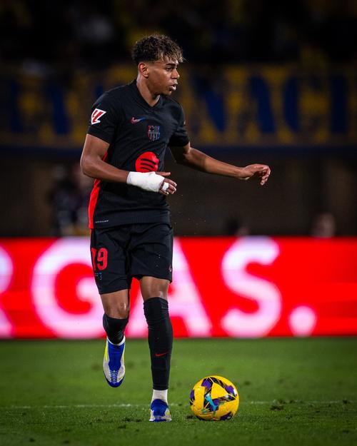 意甲裁判指派员罗基：霍伊伦应该因为肘击对手被罚下（意甲裁判主管罗基：霍伊伦肘击对手本应被红牌罚下）