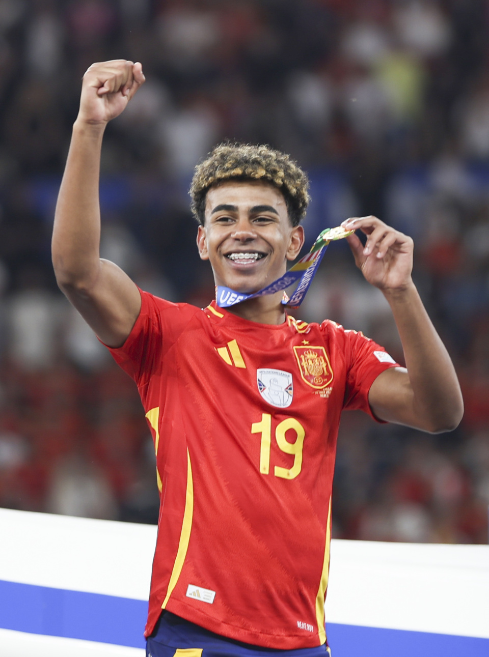 亚冠战报：蓉城惊艳逼平神户，海港晋级战在即（亚冠快讯：蓉城神勇战平神户，海港迎来晋级关键战）