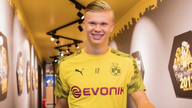 达成尤文生涯200场里程碑，洛卡特利获赠纪念球衣